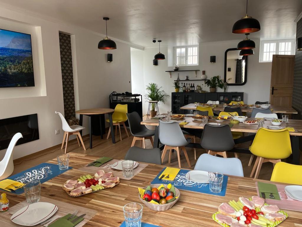 La Maison Des Amis En Normandie Pontfarcy Εξωτερικό φωτογραφία